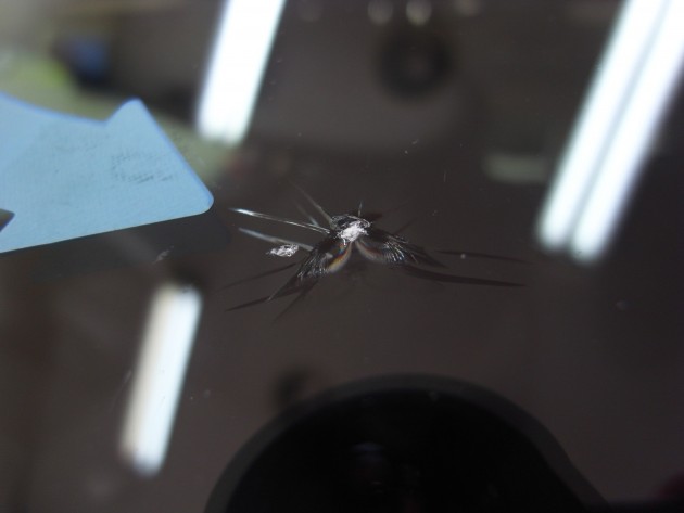 自動車ガラス 飛び石 ヒビ 修理