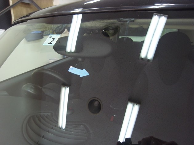 自動車ガラス 飛び石 ヒビ 補修