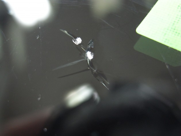 フロントガラス 飛び石 修理