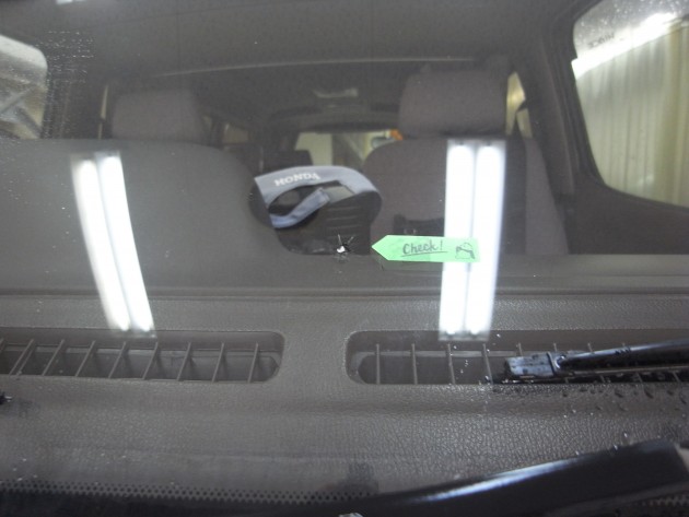 フロントガラス 飛び石 修理