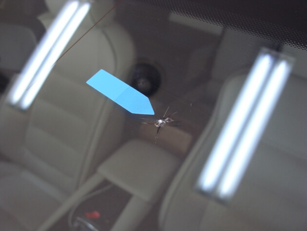 マツダアテンザ フロントガラス 飛び石