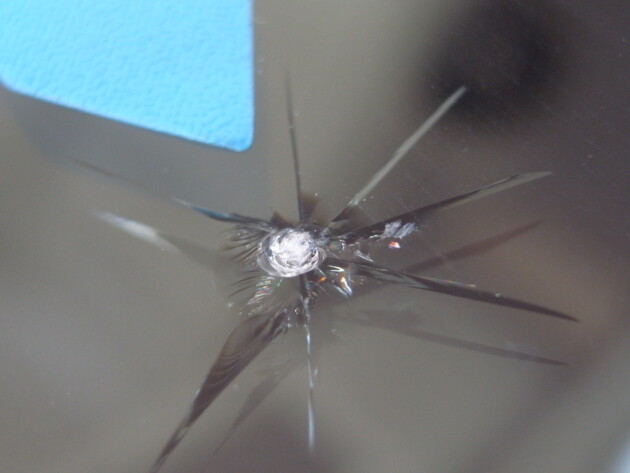 マツダアテンザ フロントガラス 飛び石