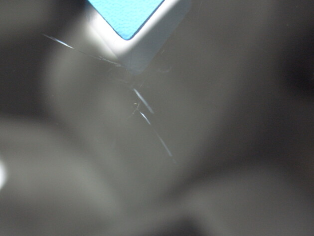 マツダアテンザ フロントガラス 飛び石