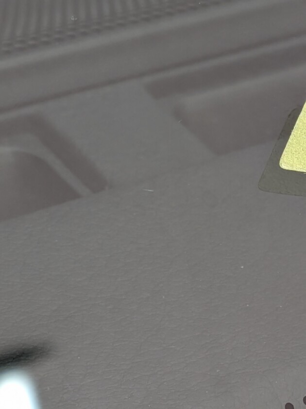 レクサスNX1.2cmのひび割れ