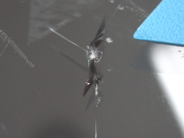 トヨタヴェルファイア フロントガラス 飛び石