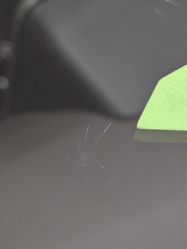 C-HR1.9cmのひび割れ