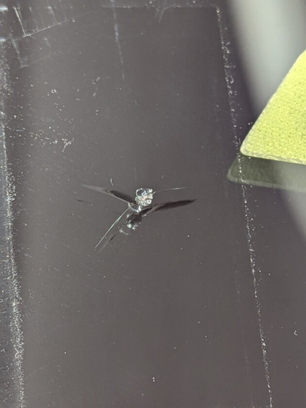 レジアスエースひび割れ2つ