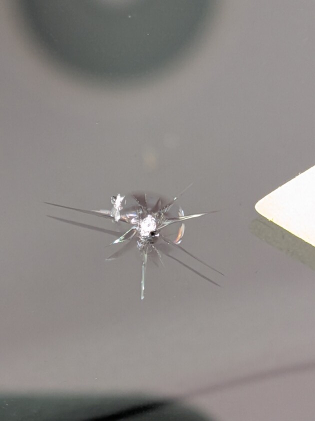 アルファード1.6cmのひび割れ