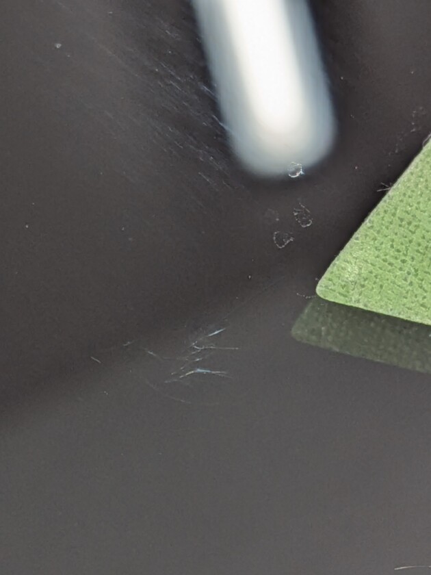 アウディQ2ウインドリペア1cmのひび割れ