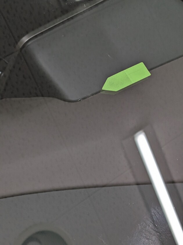 C-HR1.9cmのひび割れ