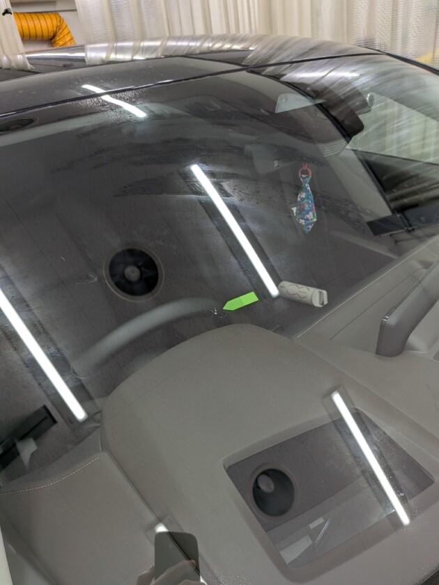 CX-30ウインドリペア1.5cmのひび割れ