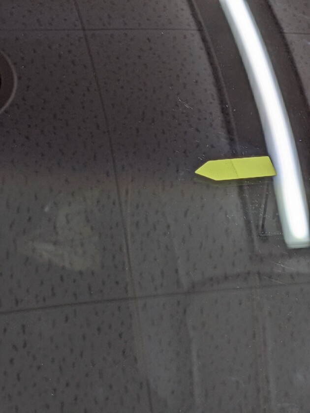 ステップワゴン衝撃点2つのひび割れ