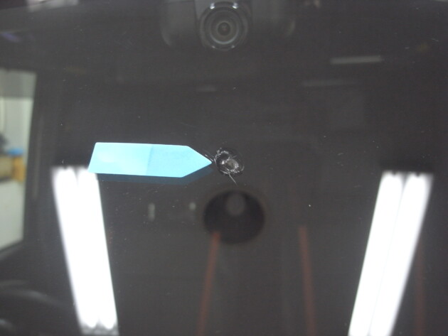 ダイハツウェイク フロントガラス修理