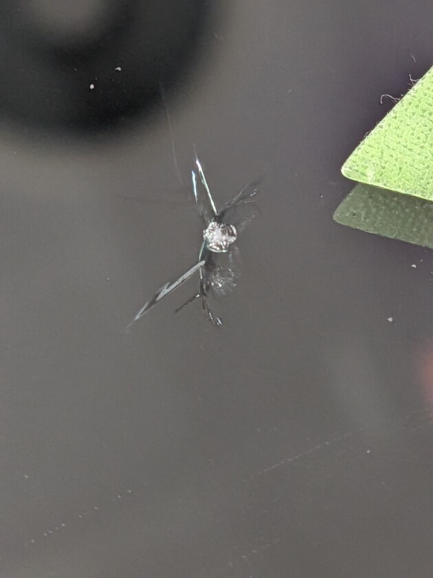 GLA45ウインドリペア1.5cmのひび割れ