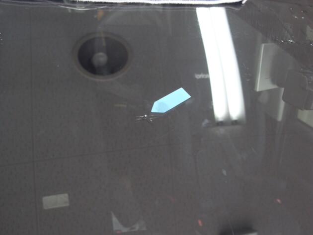 ヴォクシー　フロントガラス　飛び石