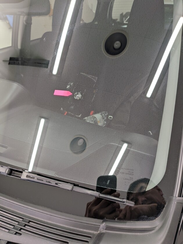 プロボックス2.3cm衝撃点2つのひび割れ