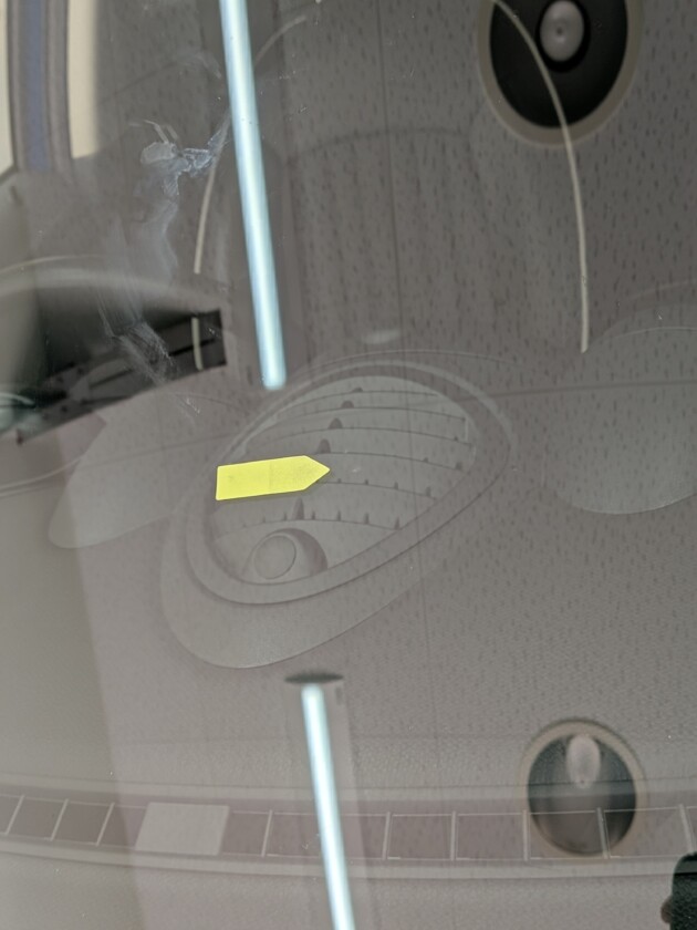 ミニクーパー1cmのひび割れ