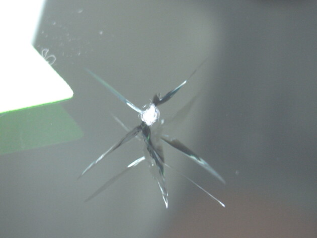 ランドクルーザープラド フロントガラス 飛び石