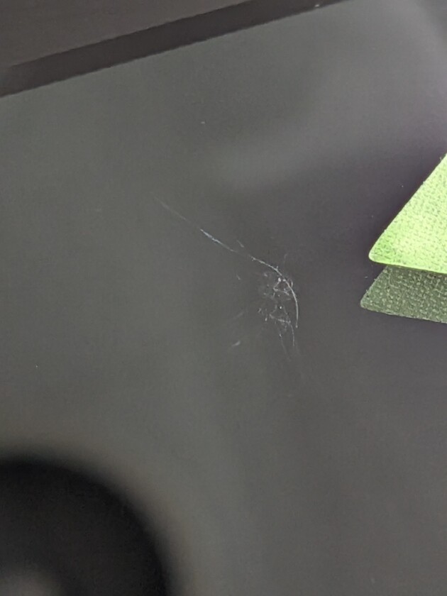 プリウス1.8cmのひび割れ