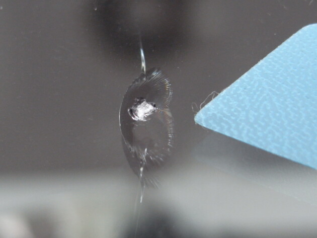 トヨタハイエース　フロントガラス　飛び石　修理