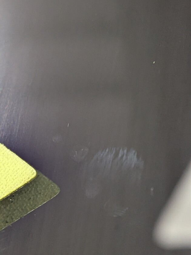 セレナ1cmのひび割れ