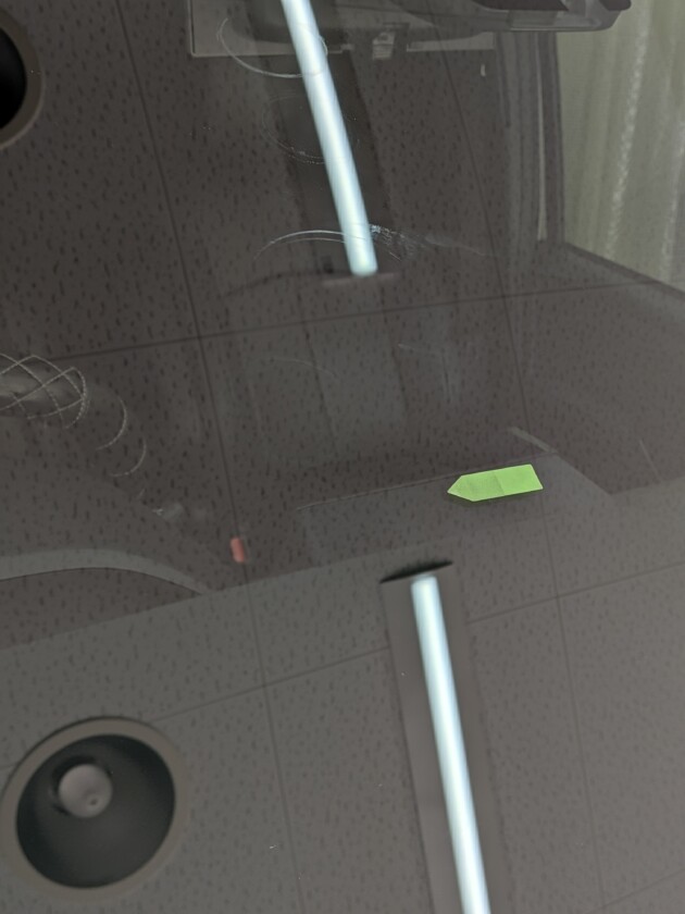 ヴォクシー1.5cmのひび割れ