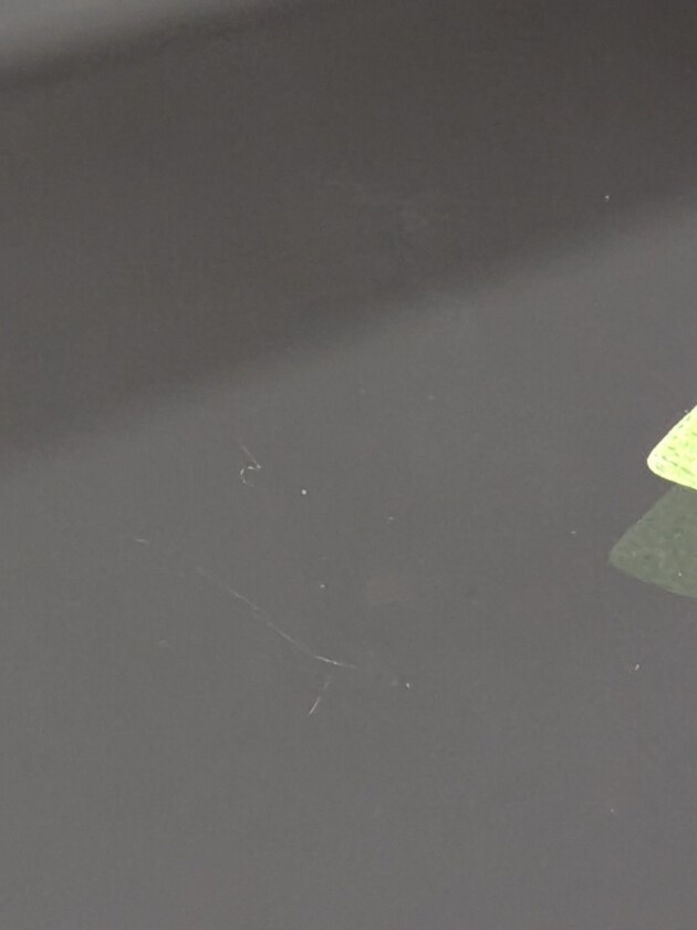 エスクァイア1.6cmのひび割れ