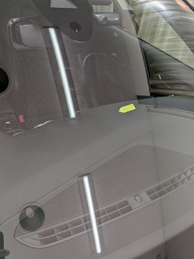 アウディTT1.1cmのひび割れ