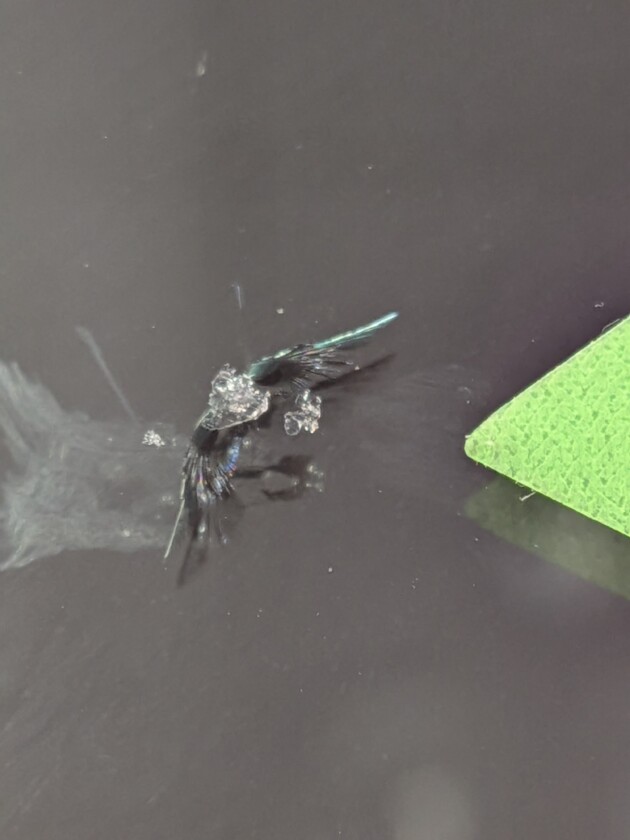 ハイエースひび割れ2か所