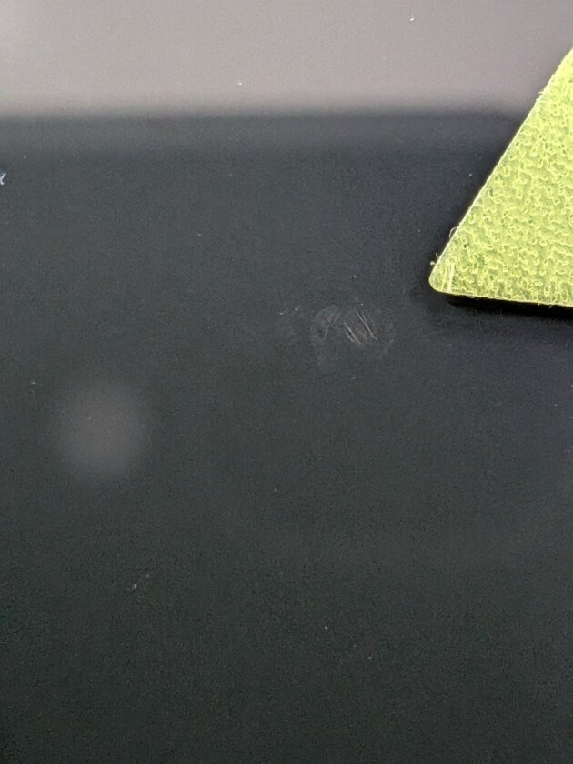 レクサスUX1.3cmのひび割れ