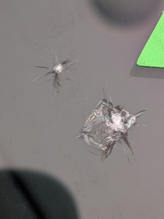 ノア1.1cmと1.5cmのひび割れ