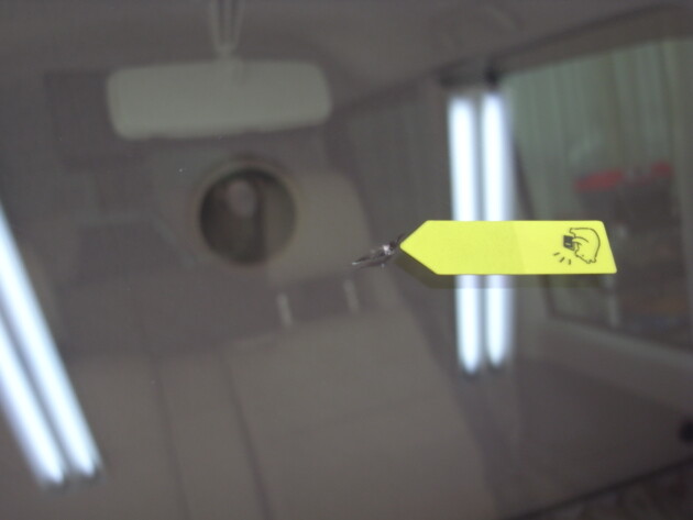 ダイハツタント　フロントガラス　修理