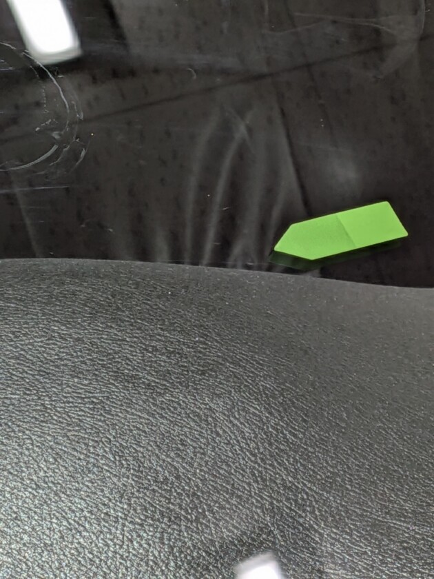 ハイラックスサーフ1.3cmのひび割れ