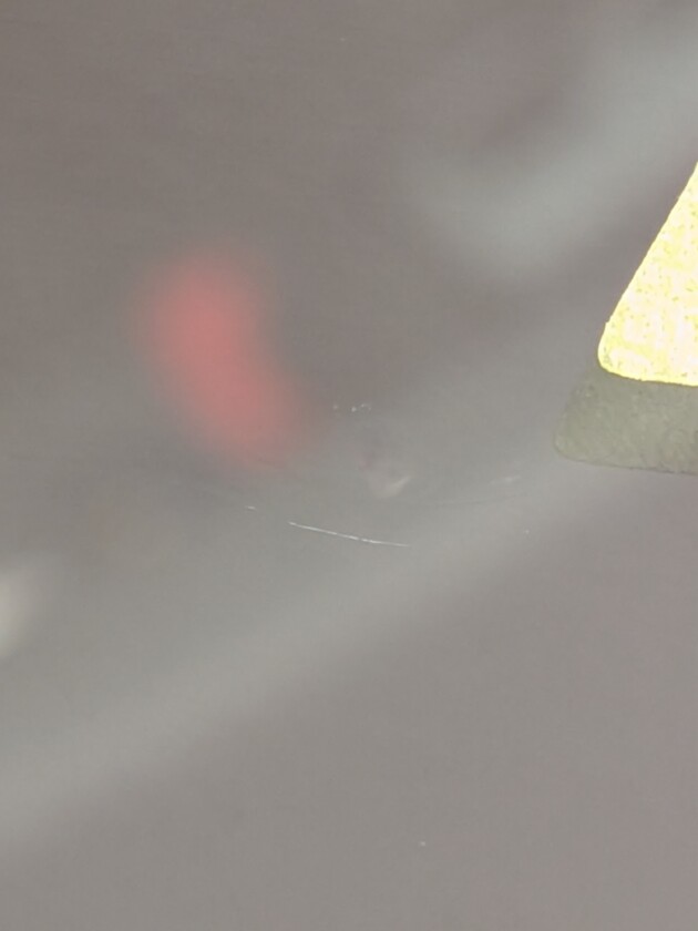 アウディA4ウインドリペア8mmのひび割れ