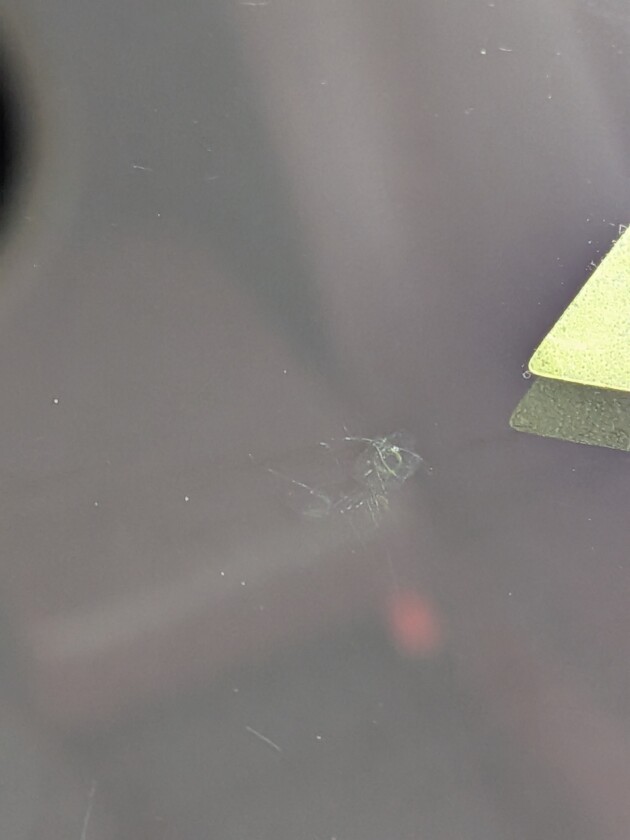 レヴォーグ1.5cmのひび割れ