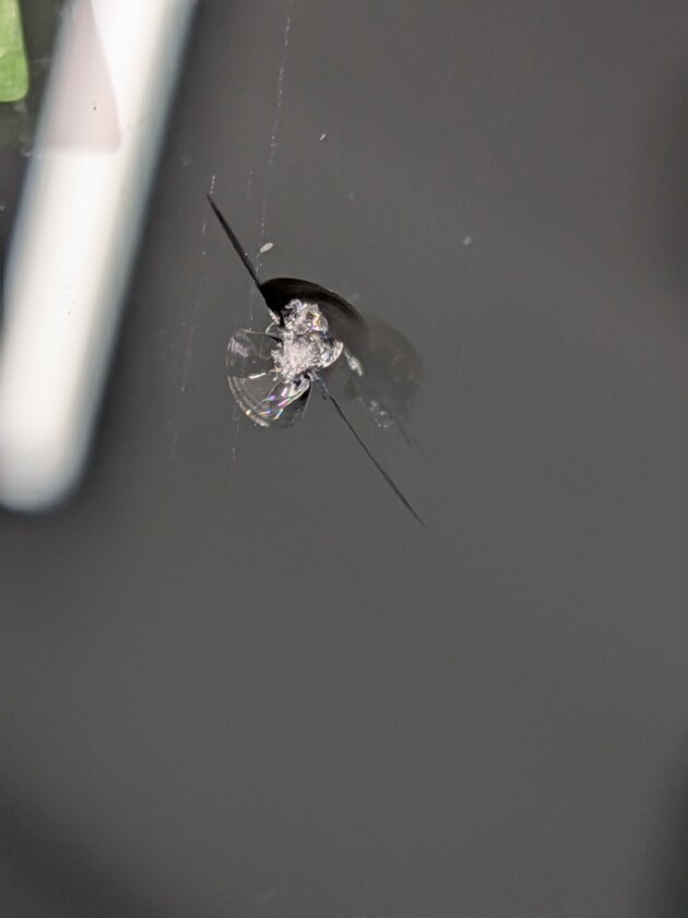 ステップワゴン1.4cmのひび割れ