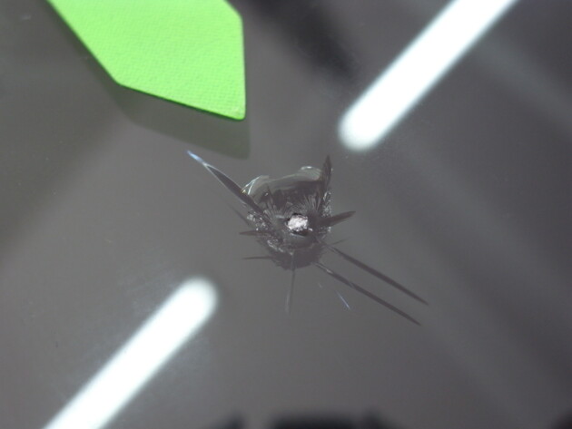 BMW320i2.2cmのひび割れ