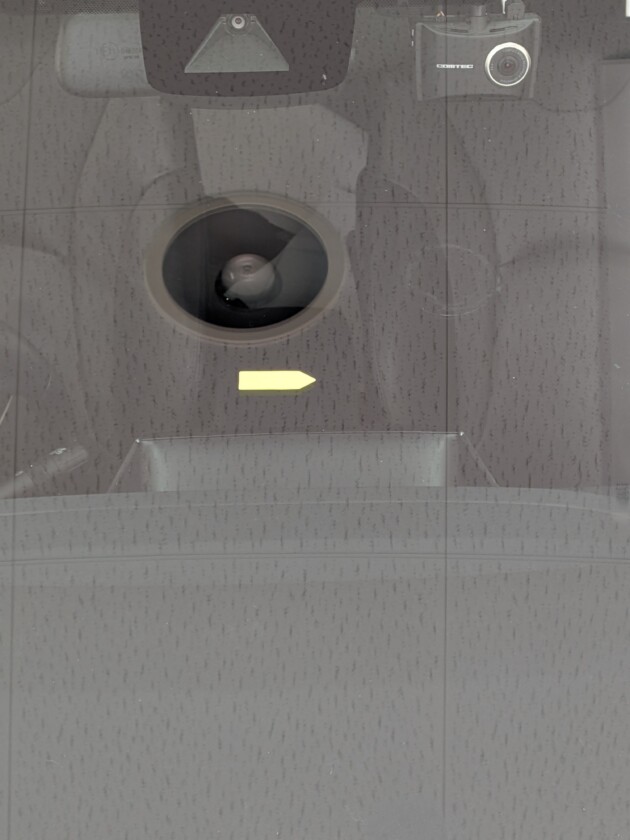 プリウス直径2cmのひび割れ