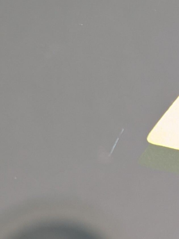 セレナ1.5cmのひび割れ