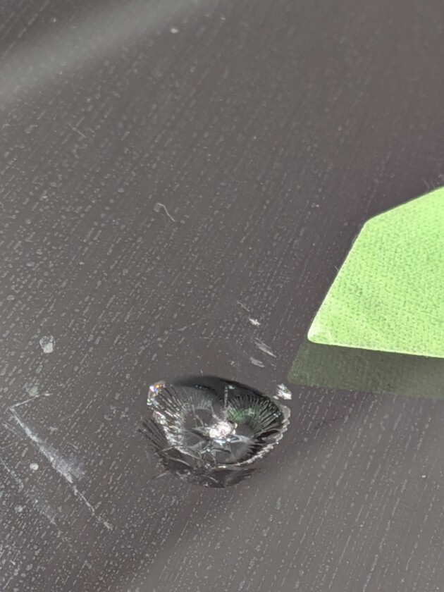 Q2ウインドリペア1cmのひび割れ